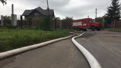 Гумові черевики та занедбаний ремонт: червоноградці розповіли про наслідки негоди Гумові черевики та занедбаний ремонт: червоноградці розповіли про наслідки негоди