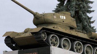 Танк в районі "Кругу" в Чернігові Танк в районі "Кругу" в Чернігові