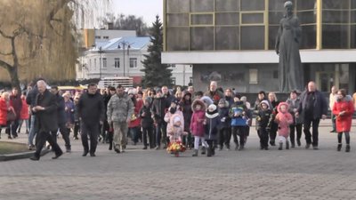 Дітям загиблих військових-волинян вручили кулони "Батьківське серце"