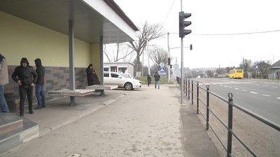 Майже два місяці у селі на Тернопільщині не зупиняються автобуси