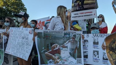У центрі Одеси люди вийшли на акцію "День єднання білорусів"