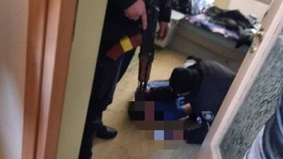 Знімали на телефон військову частину. У Львові затримали трьох підозрілих чоловіків