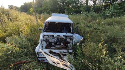 Автівка вилетіла в кювет Автівка вилетіла в кювет