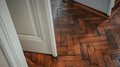 Збереглася австрійська піч. У Львові відреставрували квартиру початку ХХ століття Збереглася австрійська піч. У Львові відреставрували квартиру початку ХХ століття