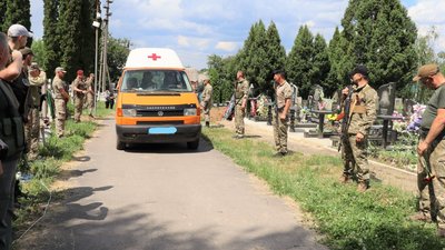 У Тростянці на Сумщині перепоховали бійця Івана Мартиновського У Тростянці на Сумщині перепоховали бійця Івана Мартиновського