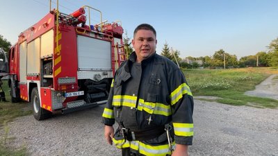 П’ять днів у гнізді без води та їжі: на Чернігівщині врятували лелеченя, яке не може літати П’ять днів у гнізді без води та їжі: на Чернігівщині врятували лелеченя, яке не може літати
