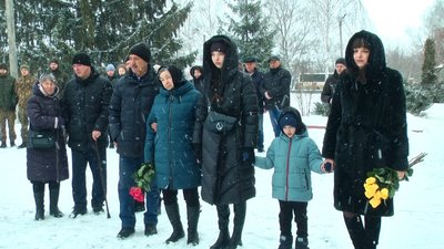 "Завжди йшов попереду всіх": на Вінниччині встановили пам'ятну дошку загиблому нацгвардійцю "Завжди йшов попереду всіх": на Вінниччині встановили пам'ятну дошку загиблому нацгвардійцю