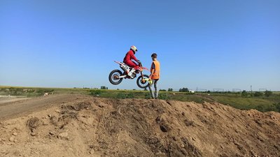 У Бобринці відбувся мотокрос. Один учасник травмувався У Бобринці відбувся мотокрос. Один учасник травмувався