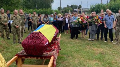 У Ріпках поховали бойового медика Андрія Сєрого