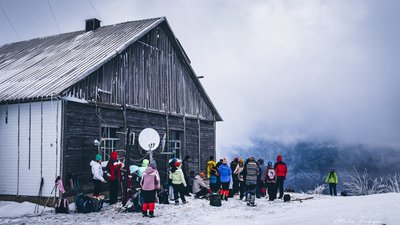 Продумати маршрут та не йти самому – як безпечно ходити в гори взимку