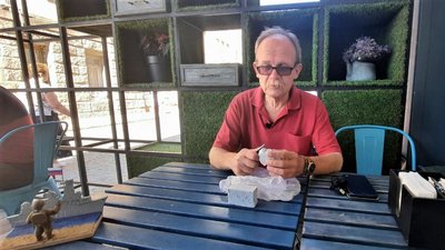 Кропивничанин створив набір мініатюр російських військових з награбованим в Україні Кропивничанин створив набір мініатюр російських військових з награбованим в Україні