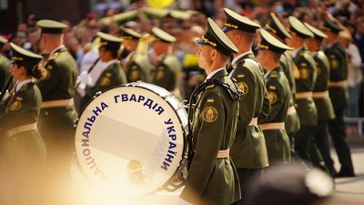 Авіашоу, собаки, парад і Марш захисників: фоторепортаж Дня незалежності Авіашоу, собаки, парад і Марш захисників: фоторепортаж Дня незалежності
