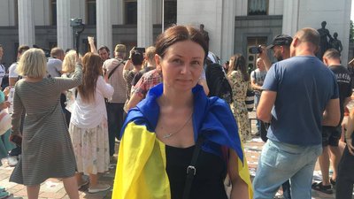 У Києві на мовному протесті розсипали рублі та влаштували штовханину У Києві на мовному протесті розсипали рублі та влаштували штовханину
