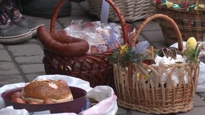 У середмісті Івано-Франківська єпископи УГКЦ та ПЦУ спільно освятили великодні кошики У середмісті Івано-Франківська єпископи УГКЦ та ПЦУ спільно освятили великодні кошики