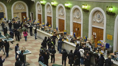 В Одесі за день розкупили тисячу марок "Русскій воєнний корабль". ФОТО В Одесі за день розкупили тисячу марок "Русскій воєнний корабль". ФОТО