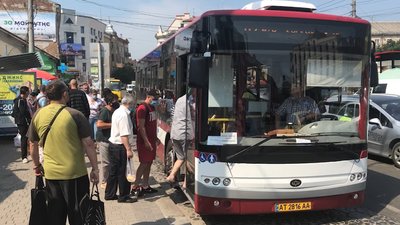 Заходить шестеро, а платить один, - франківські перевізники пояснили, чому не возять пільговиків Заходить шестеро, а платить один, - франківські перевізники пояснили, чому не возять пільговиків