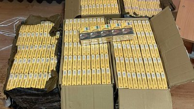 2,5 тисячі пачок сигарет покинули невідомі на кордоні з Румунією. Одного підозрюваного затримали