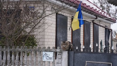 Життя триває: як живуть люди пошкодженої ракетою вулиці на Черкащині — фоторепортаж
