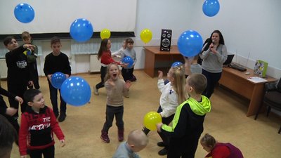 У Житомирі 40 дітей-переселенців отримали допомогу від благодійного фонду "Lumos" У Житомирі 40 дітей-переселенців отримали допомогу від благодійного фонду "Lumos"