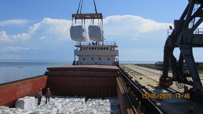 Послаблення карантину: на Херсонщині морський порт Скадовська прийняв перше судно Послаблення карантину: на Херсонщині морський порт Скадовська прийняв перше судно