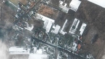 Розбитий міст в Ірпені та бронетехніка в "Антонові". Maxar показала нові супутникові знімки України Розбитий міст в Ірпені та бронетехніка в "Антонові". Maxar показала нові супутникові знімки України