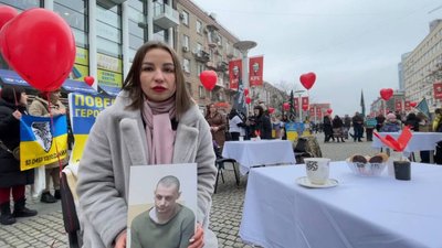 "Два серця в полоні". У Дніпрі поводять акцію на підтримку родин військовополонених "Два серця в полоні". У Дніпрі поводять акцію на підтримку родин військовополонених