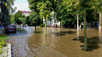 Чому Рівне щоразу підтоплює у зливу та як це змінити. Думки науковця та влади