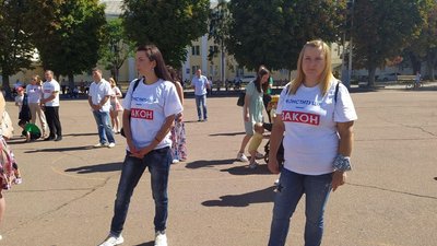 На майдані зібралось близько 100 учасників. Фото: Суспільне Поділля