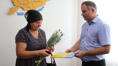 Передача державної нагороди родині загиблого військовослужбовця Георгія Адама на Одещині
