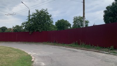 Водійка тролейбуса, яка у Луцьку врізалася в паркани біля будинків, відшкодували збитки власникам