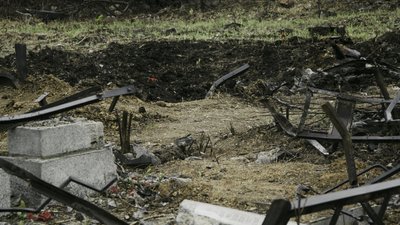 Ракета на кладовище в Одесі: що розповіли люди, які прийшли на могили рідних. ВІДЕО Ракета на кладовище в Одесі: що розповіли люди, які прийшли на могили рідних. ВІДЕО