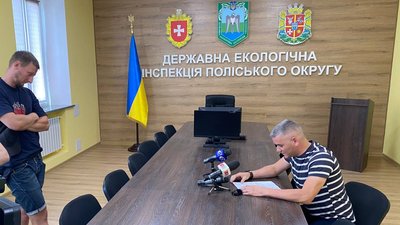 Заступник начальника Державної екологічної інспекції Поліського округу Сергій Малярчук дає коментар Заступник начальника Державної екологічної інспекції Поліського округу Сергій Малярчук дає коментар