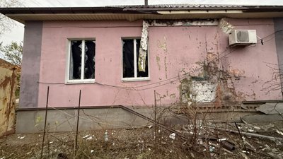пошкоджений будинок у золочеві