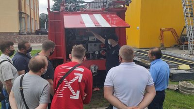 Добровольці-рятувальники з Тернопільщини освоювали спецобладнання пожежників Добровольці-рятувальники з Тернопільщини освоювали спецобладнання пожежників