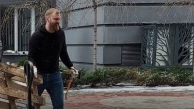 шукають чоловіка під час окупації Бучі