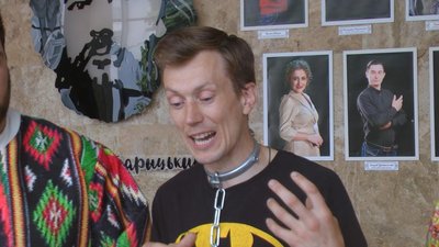 Чернігівський режисер Дмитро Обєдніков працює зараз в Хмельницькому муздрамтеатрі і каже, що тут дуже потужний колектив, з яким йому легко працюється. Чернігівський режисер Дмитро Обєдніков працює зараз в Хмельницькому муздрамтеатрі і каже, що тут дуже потужний колектив, з яким йому легко працюється.