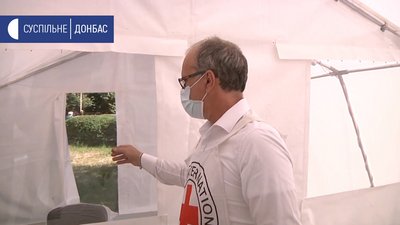 На Донеччині поблизу лікарні встановили намет для скринінгу медиків та пацієнтів