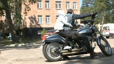 Байкери катали дітей в онколікарні Байкери катали дітей в онколікарні