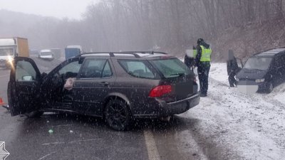 На об'їзній дорозі Львова зіткнулися два авто: рух ділянкою ускладнений