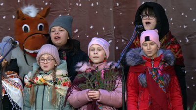 Колядки просто неба: у Рівному стартували "Різдвяні піснеспіви"