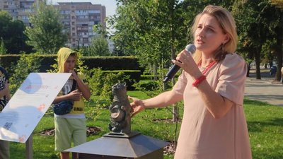 У Черкасах встановили бронзову скульптуру кота, який збиратиме гроші