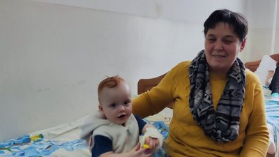 Алла Михальчук із внуком у лікарні, Тернопіль, 27 березня, 2024