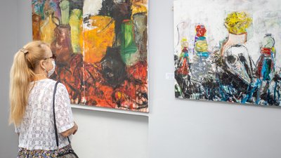 Незалежність у мистецтві: у Дніпрі відкрили виставку до 30-річчя незалежної України