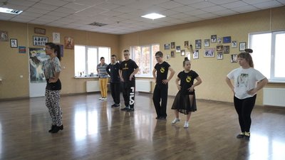 У танцювальній групі для дітей з синдромом Дауна займаються 7 дітей