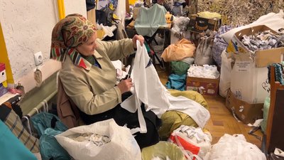 "Сітки – річ, яка зберігає життя", – житомирянка Анастасія Нестерова вісім років тому створила осередок з плетіння сіток "Сітки – річ, яка зберігає життя", – житомирянка Анастасія Нестерова вісім років тому створила осередок з плетіння сіток