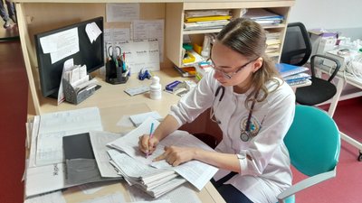 У Херсоні після проходження інтернатури залишилися працювати п'ять медиків У Херсоні після проходження інтернатури залишилися працювати п'ять медиків