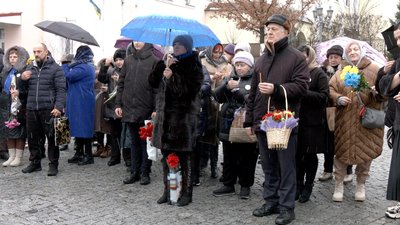 У Вінниці вшанували добровольців, полеглих у російсько-українській війні У Вінниці вшанували добровольців, полеглих у російсько-українській війні