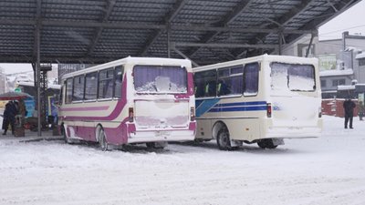 автобуси, зима