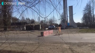 На в'їзді в Нетішин стоїть блокпост. Ми запитали, навіщо