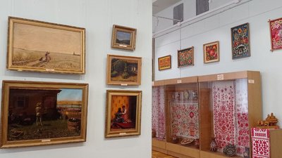 У Сумах презентували виставку робіт Костянтина Власовського "Художник у провінції" У Сумах презентували виставку робіт Костянтина Власовського "Художник у провінції"
